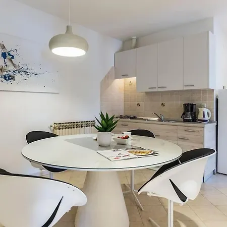 Zulijani A6 Apartman *