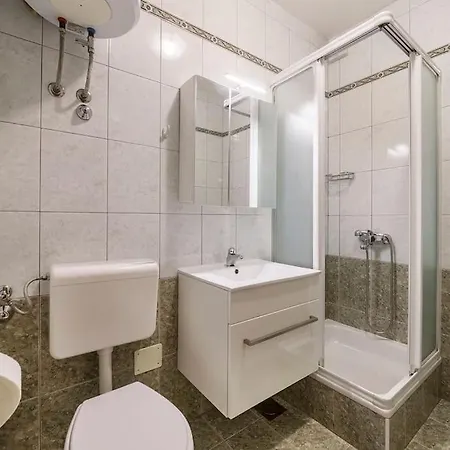Zulijani A6 * Rabac